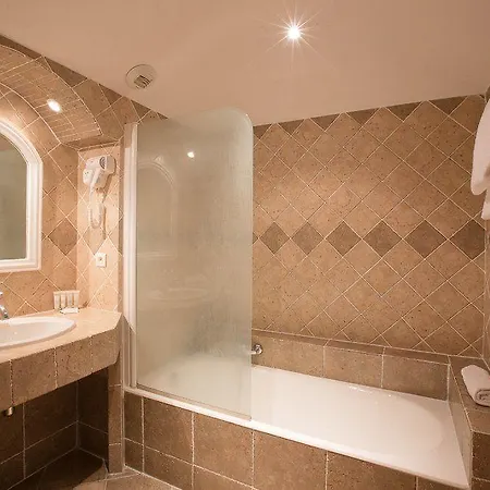 Ostella & 4* باستيا