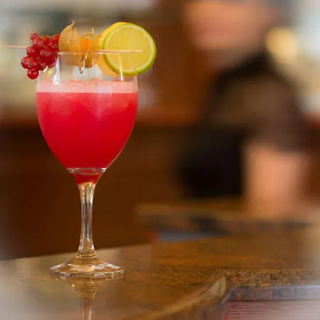 Ostella & فندق 4*